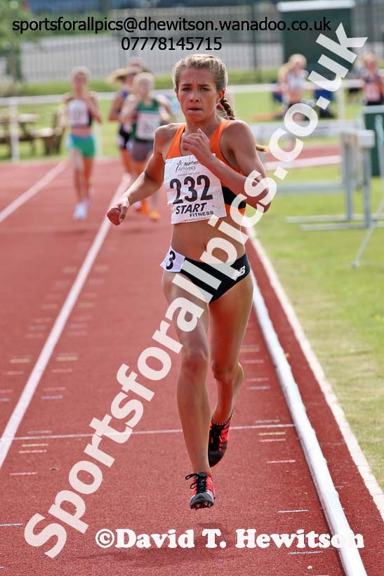 Girls under-15s 800 metres, Northern Under-13s, U-15s and 17s Championships. Photo: David T. Hewitson/Sports for All Pics